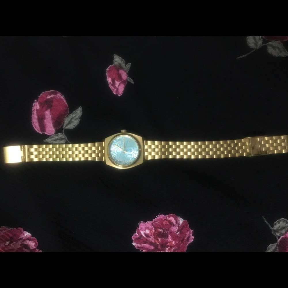 Nixon gold watch🎀❤️